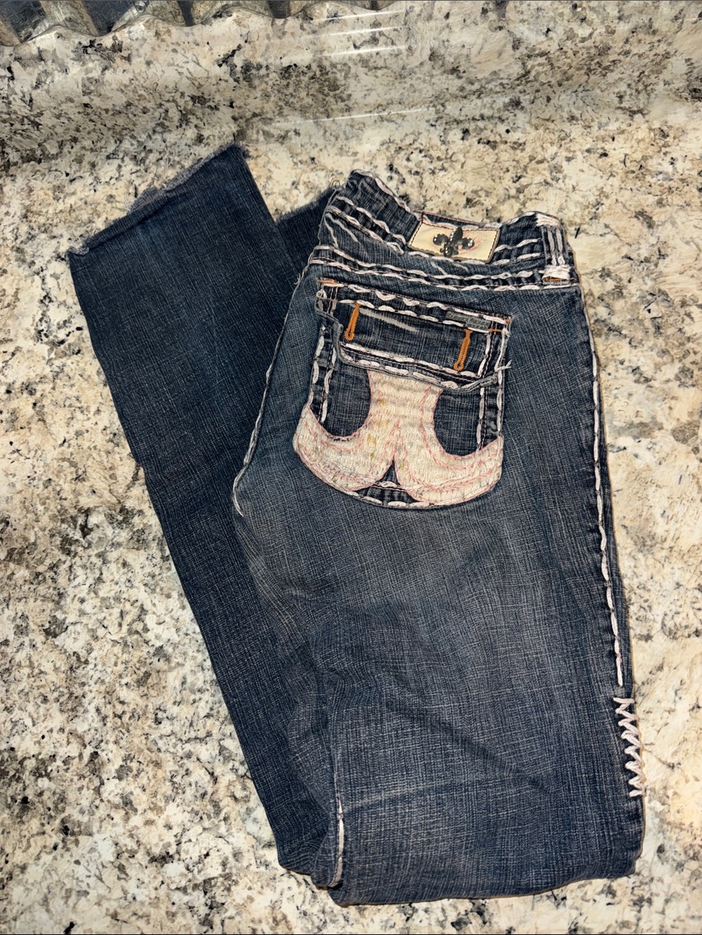 Dark Wash Women’s Jeans with Embroidered Back Pocket